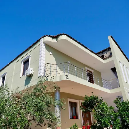 The Trio Nest Bed & Breakfast Kamez